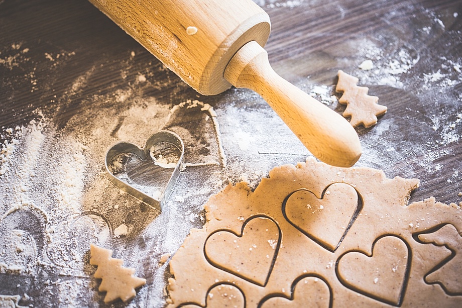 Preparing Christmas Sweets: Lovely Hearts